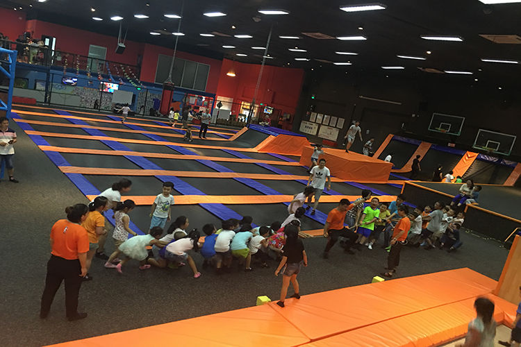 立本室内蹦床公园