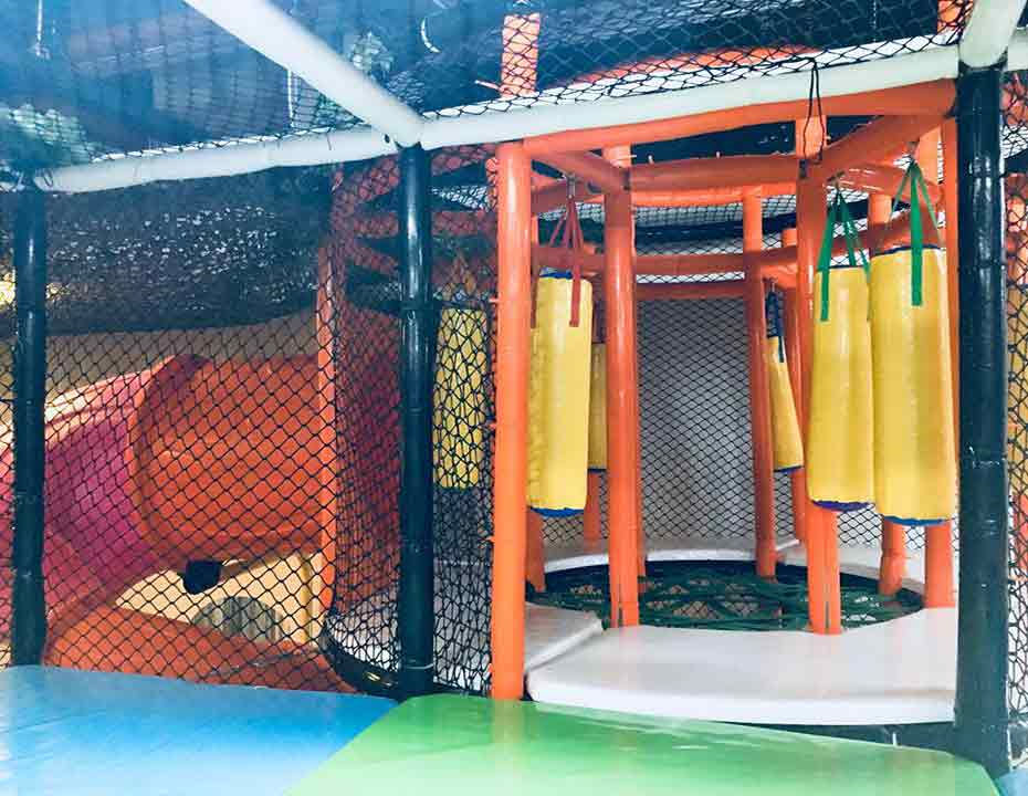 淘气堡安装实物图