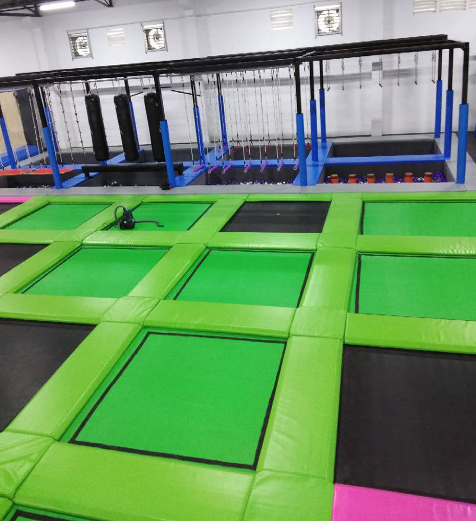 蹦床公园