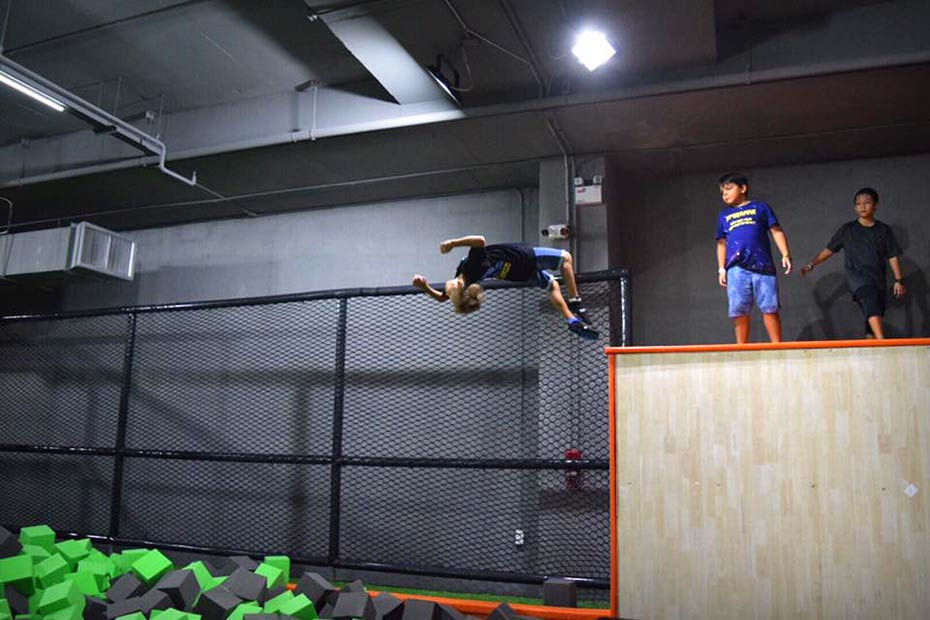 大型蹦床跳水台