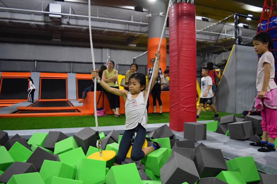 大型蹦床海绵池