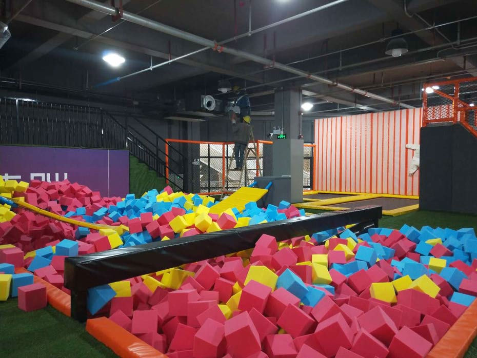 蹦床公园实物照片