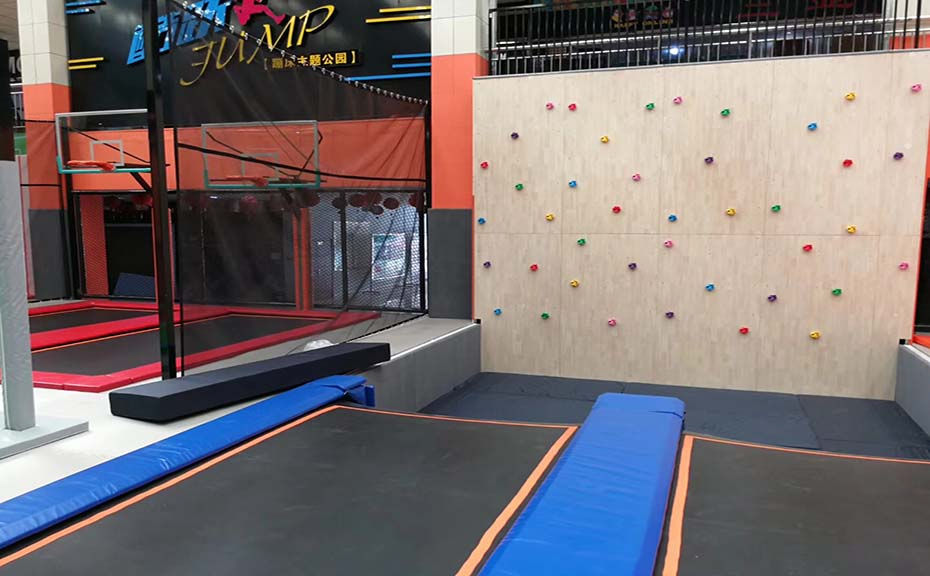 蹦床主题公园