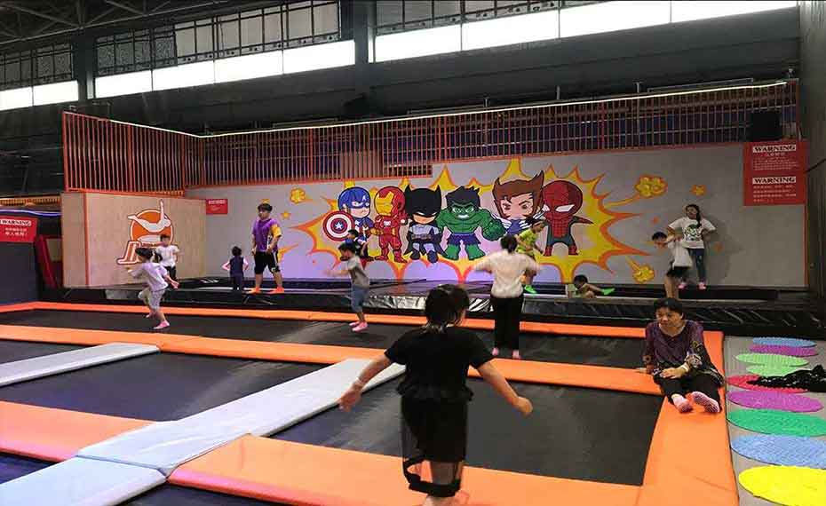 自由蹦床 自由蹦床