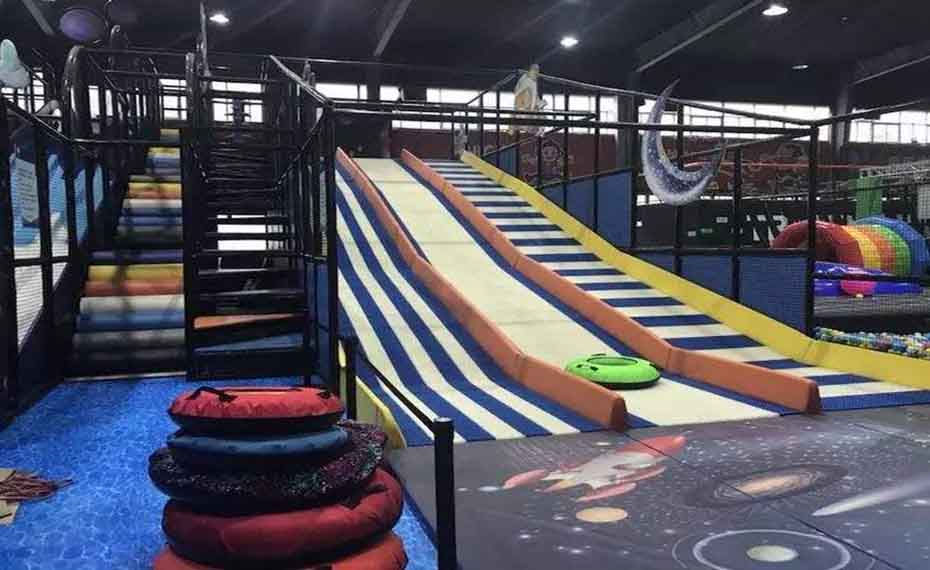 蹦床主题公园