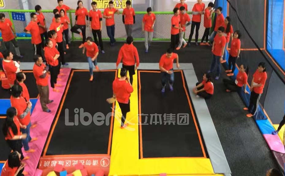 蹦床项目
