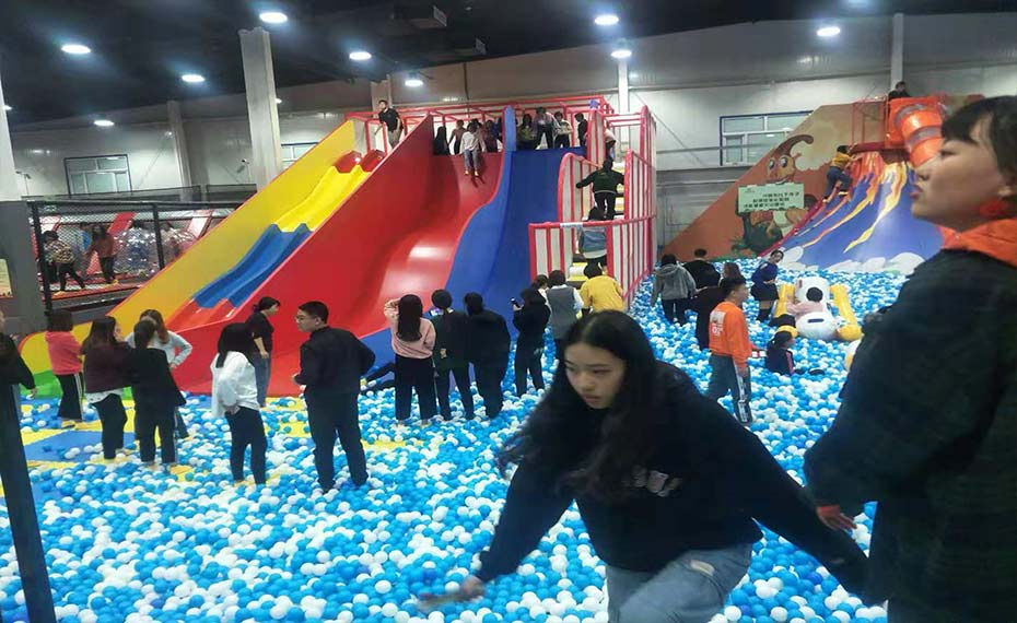 蹦床主题公园
