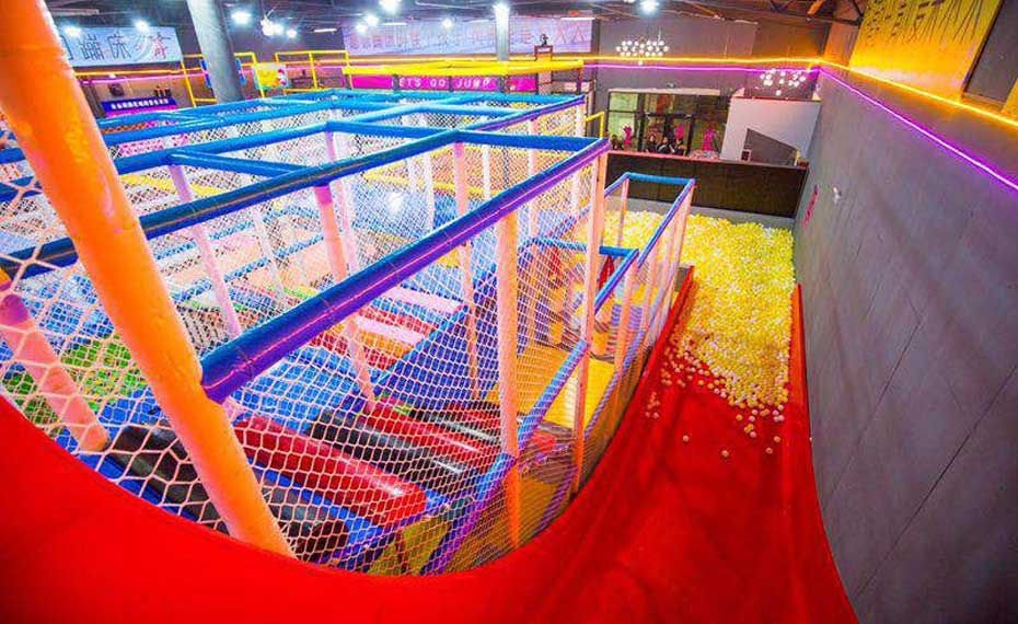 蹦床公园