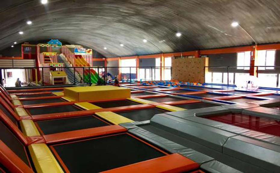 蹦床馆