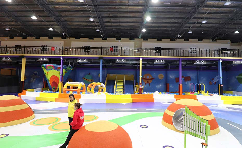 蹦床公园