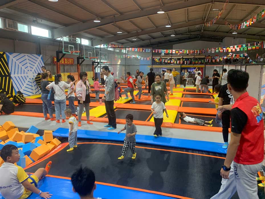 蹦床实物照片 蹦床实物照片