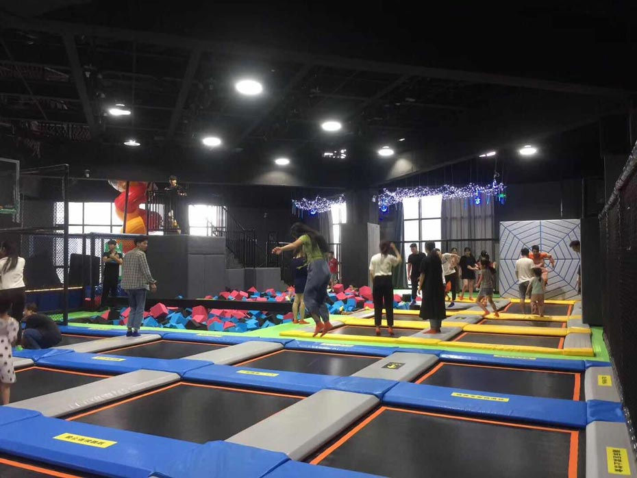 蹦床实物照片