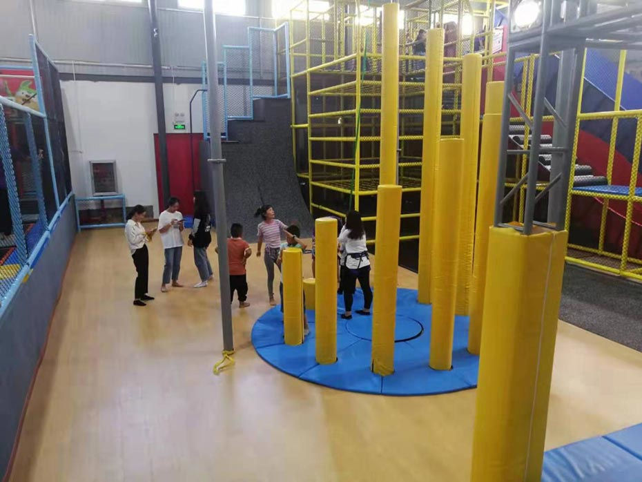 蹦床公园实物照片
