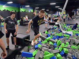 室内儿童蹦床主题公园