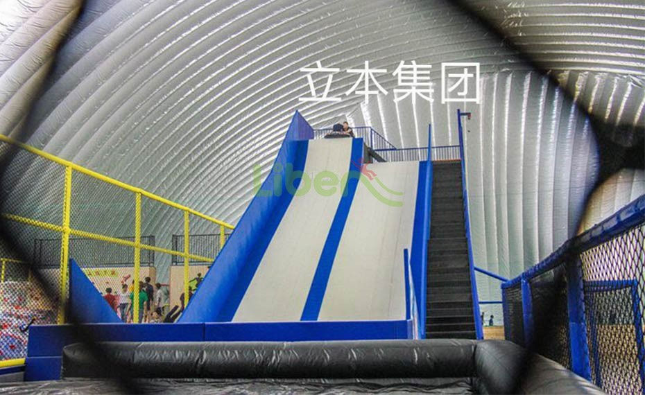 旱雪滑道别名：彩虹滑梯、滑草