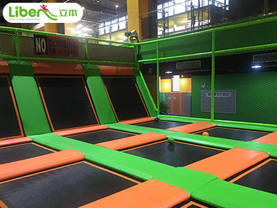 福州南通首家大型反弹蹦床公园火爆来袭，2000平米嗨翻全场