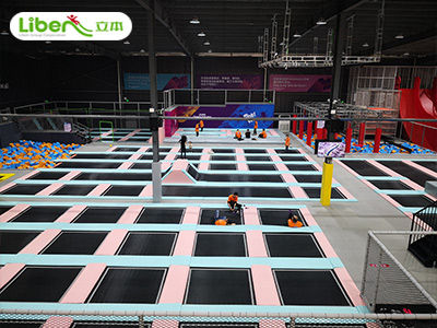 风靡全球的酷跳蹦床主题公园在八号仓成功运营