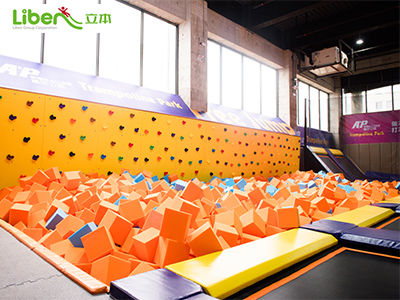 东莞跃乐蹦床主题公园，在跳跃中寻求欢乐