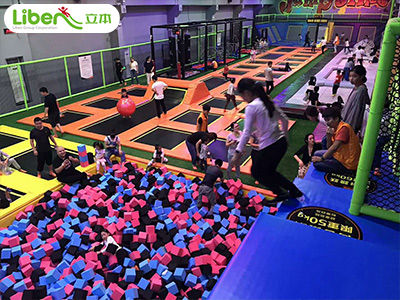 Air jump蹦床公园加盟费如何从租金、装修、设备三要素分析