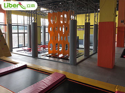 上海三泉路500平米蹦床公园案例