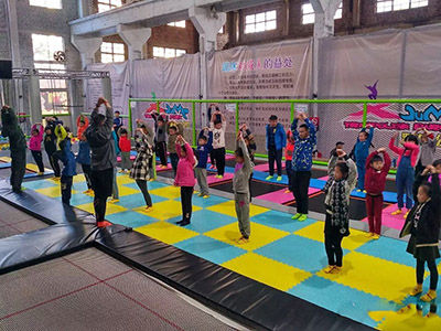 室内蹦床工厂设备和其他项目如何进行搭配组合?