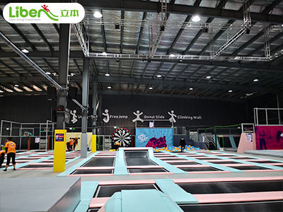 蹦床公园设备厂家哪家好？选购设备看准原则！