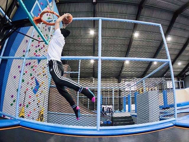 网红项目大型室内蹦床乐园