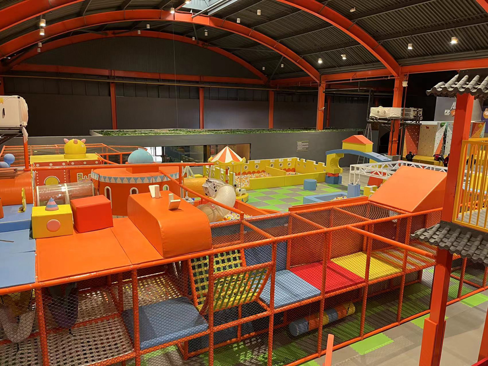 立本游乐 厂家直销 室内主题儿童乐园 蹦床 游乐场