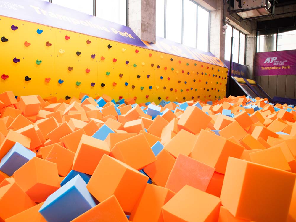 蹦床馆品牌加盟的好处是什么?加盟店省心吗?